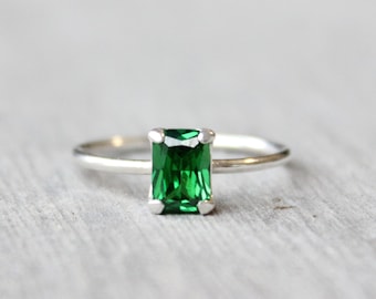 Sterling Silver Emerald Cut Emerald Ring // 7x5mm Emerald Cut Birthstone Stacking Ring // May Birthstone Ring // Simple Silver Ring
