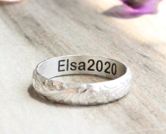Bague femme gravure intérieure sale