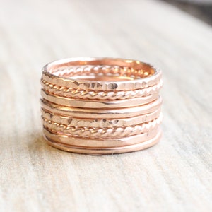 Conjunto de anillos apilables de oro rosa // Conjunto de 8 anillos apilables rellenos de oro rosa de 14K imagen 2