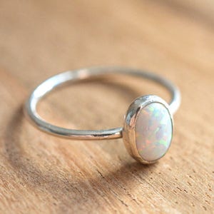 Amethyst Silberring // Silberring ovaler Amethyst // Februar Geburtsstein // 8x6mm Lila Edelstein Ring // Opal