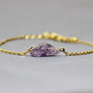 Pulseira de Ametista Bruta: Corrente Banhada a Ouro ou Ouro Folheado