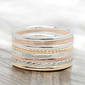 Lot de 8 bagues superposables tricolores - Argent sterling, or rose 14 carats et or 14 carats - Mélange de métaux