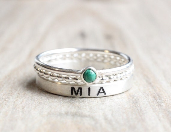 Anillo con nombre y piedra de nacimiento sale