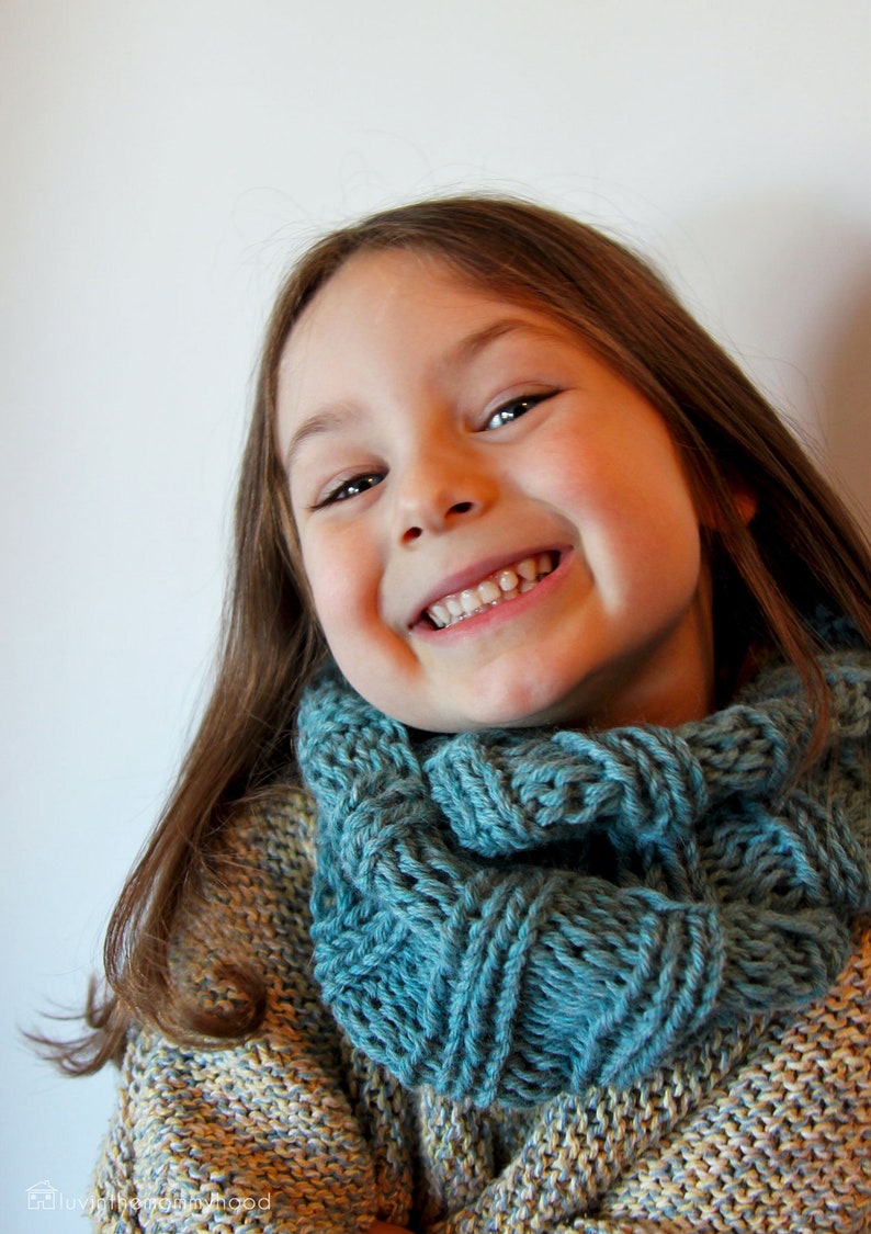 KNITTING PATTERN Mallory Cowl Quick Knitted Ribbed Infinity Reversible Worsted Child & Adult Version PDF image 8