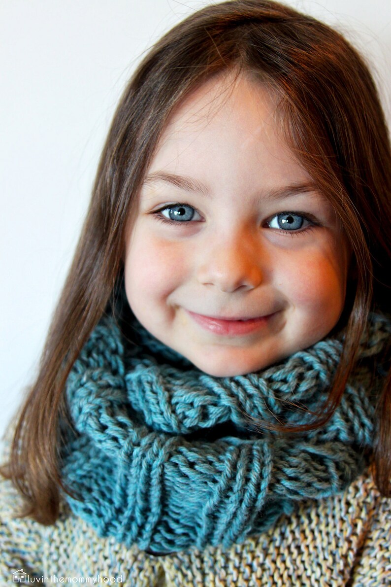 KNITTING PATTERN Mallory Cowl Quick Knitted Ribbed Infinity Reversible Worsted Child & Adult Version PDF image 7