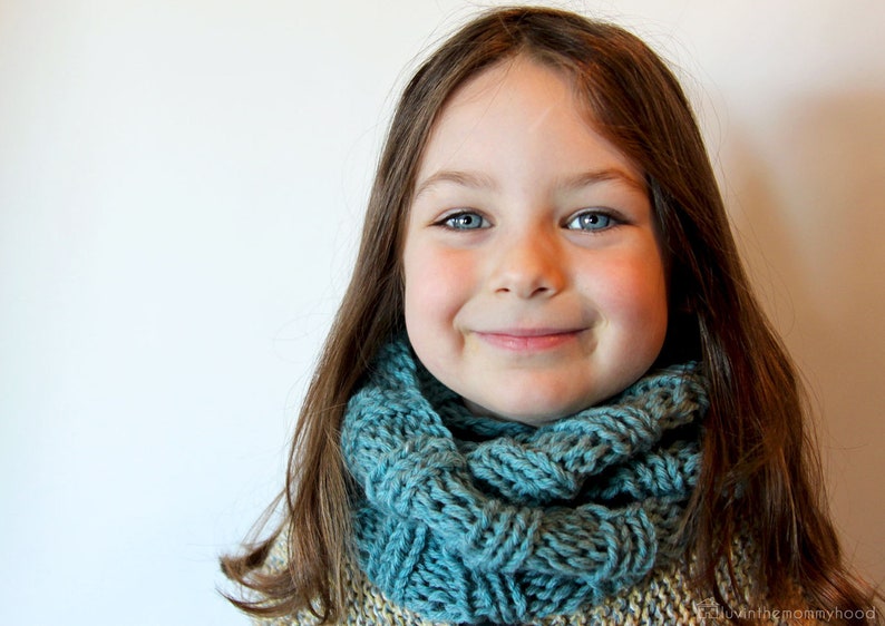 KNITTING PATTERN Mallory Cowl Quick Knitted Ribbed Infinity Reversible Worsted Child & Adult Version PDF image 3