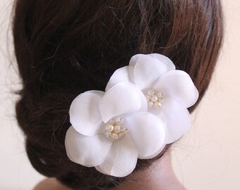 Bridal Hair Piece, Freshwater Pearls, Wedding Silk Hair Pins, Bridal Hairpiece, Vintage Flower Fascinator, Set of Two Flowers