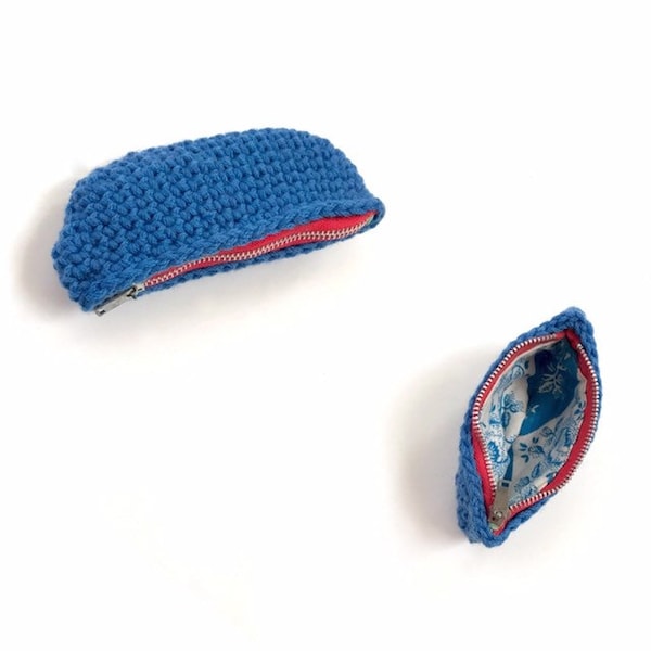 Handmade // Hand Crocheted Zipper Bag, Small Wool Pouch, Vintage Fabric Case, Handmade Gift, Crochet, Coin Pouch, Tiny, Blue & Red