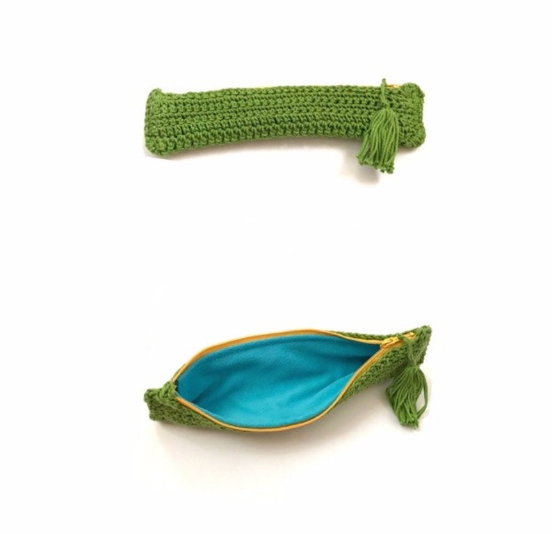 Handmade Small Hand Crocheted Wool Treasure Pouch Vintage Zipper /& Fabric Inner Pony Feather