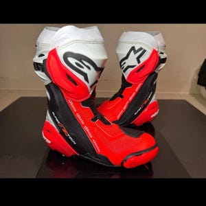 Alpinestars Motorcykelstövlar i läder för banor och cykling | Röd Vit Svart