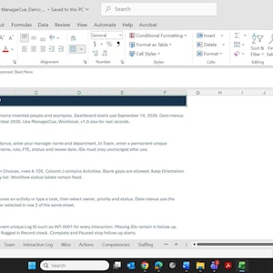 Könnte beinhalten: Eine digitale Tabellenkalkulationsoberfläche mit dem Titel ManagerCue by Frostroot: Start Here, die Anweisungen zur Dateieinrichtung, Teamverwaltung, Dropdown-Anpassung, Aktionserfassung und Protokollierung von Gesprächen anzeigt.
