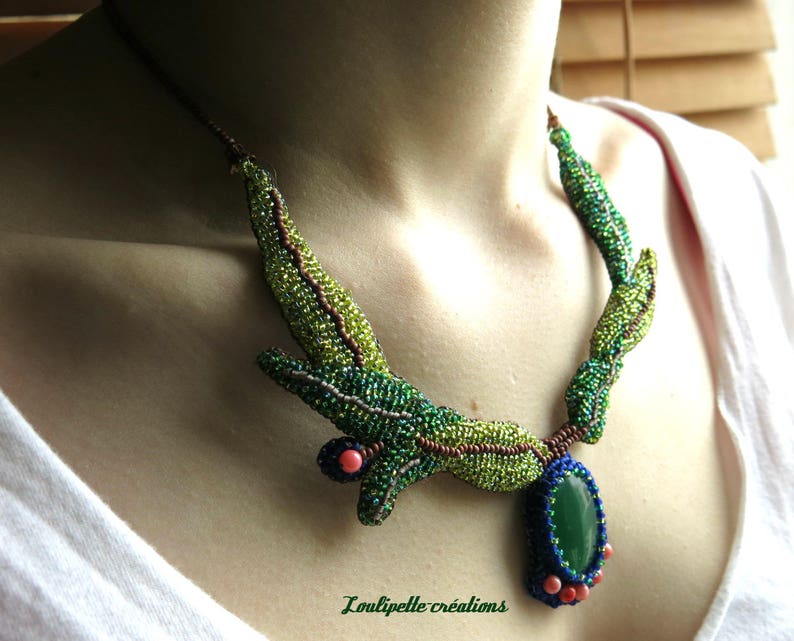 Embroidery of pearls and Jade stone necklace
