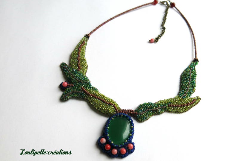 Embroidery of pearls and Jade stone necklace