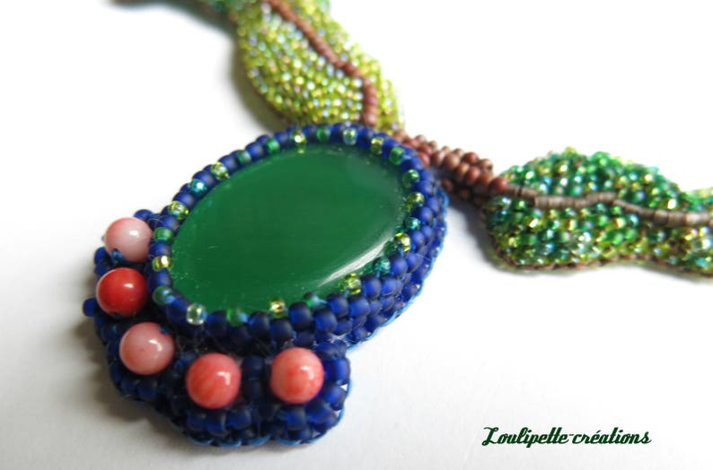Embroidery of pearls and Jade stone necklace