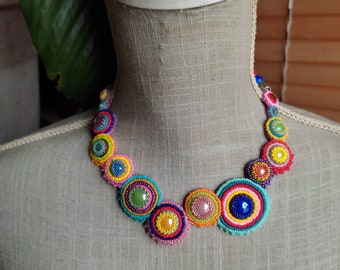 Collier multicolore tourbillon