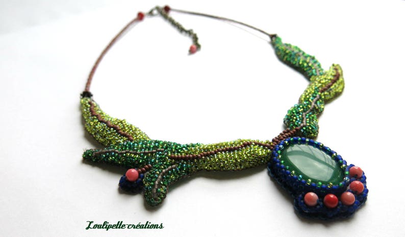 Embroidery of pearls and Jade stone necklace