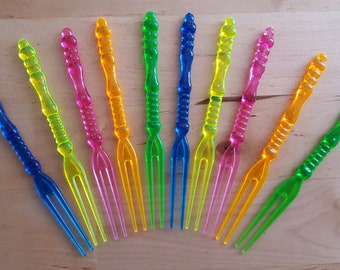 Colorful Plastic Appetizer Picks: Cupcake Toppers, Fruit Skewers, Cocktail Picks, Finger Food, Charcutier Board Picks, Food Garnish Skewer