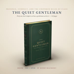 Puede incluir: Un libro de tapa dura verde oscuro titulado The Quiet Gentleman de Henry Beaumont. La portada presenta letras doradas, un emblema G central y un borde decorativo. El lomo muestra detalles dorados. El texto dice Presence, Conduct, and the Unspoken Rules of Class, Forty-one short chapters on how a gentleman carries it — 143 pages.