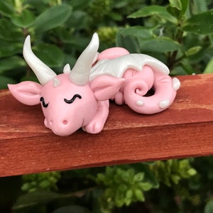 EIN MAGISCHER SCHLAFENder Drache aus Fimo, Fantasy Drache, Geschenk von Ludicris