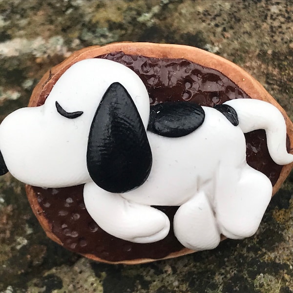 Polymer clay Snoopy is a walnut shell, polymer Clay snoopy by handmade by Ludicris