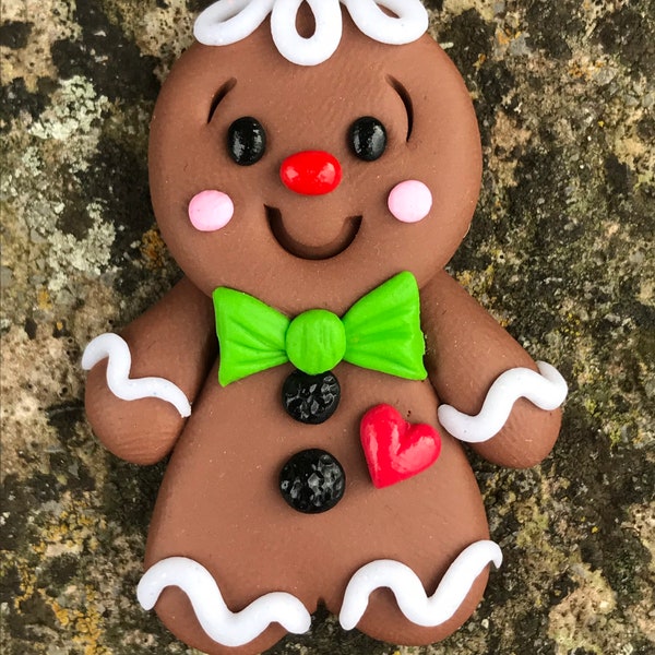 Épinglette homme en pain d’épices en argile polymère, bijoux de biscuits de Noël, broche en pain d’épice, bijoux alimentaires, cadeau de Noël par Ludicris