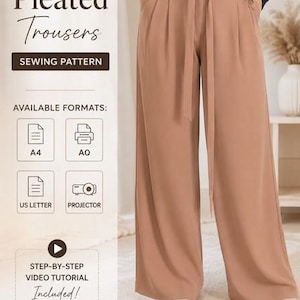 Puede incluir: Patrón de costura para pantalones anchos con pliegues en color beige. El texto incluye Wide Leg Pleated Trousers, Sewing Pattern, Available Formats, A4, A0, US Letter, Projector, Step-by-Step Video Tutorial Included, Multi-Size S-3XL, No Seam Allowance, Easy to Use & Print.