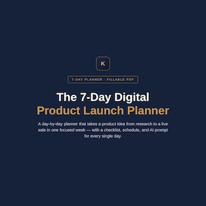 Op de afbeelding: Een donkerblauwe digitale planner getiteld The 7-Day Digital Product Launch Planner. Het bevat een klein K-pictogram, de tekst 7-DAY PLANNER - FILLABLE PDF en een beschrijving dat het een dagelijkse planner is voor productonderzoek tot verkoop.