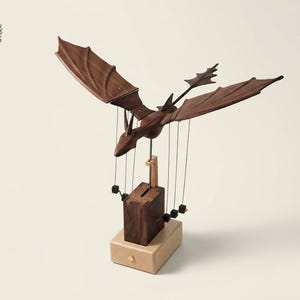 Escultura de autómata de dragón volador cinético, arte mecánico de escritorio de madera motorizado, juguete de fantasía con alas que se mueven, regalo para ejecutivos de oficina