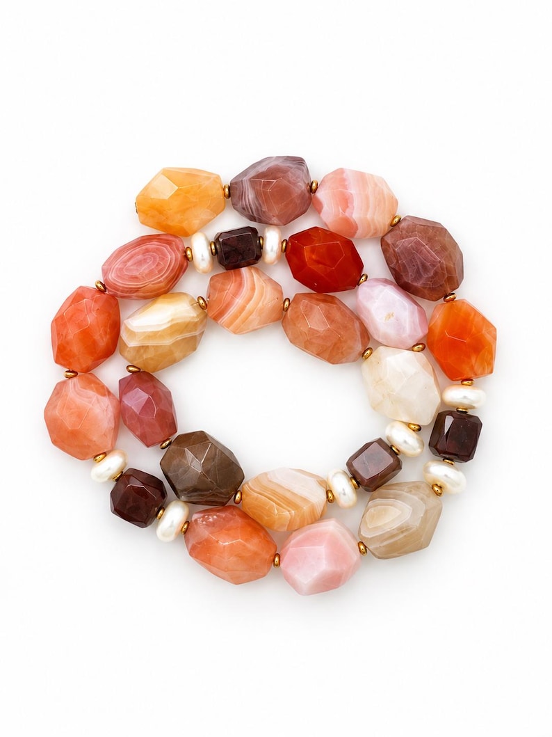 Le collier Vivienne | Agate facettée et perles d'eau douce | Bijou d'exception aux pierres précieuses corail, rose poudré et tons terreux image 2