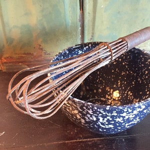 Antique Metal Whisk ~ Farmhouse Kitchen Decor ~ Primitive Kitchen Display ~ Kitchen Tools