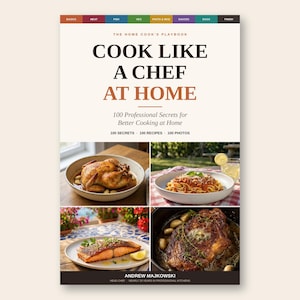 Op de afbeelding: Een kookboek getiteld Cook Like a Chef at Home door Andrew Majkowski. De cover bevat vier voedselfoto's: een gebraden kip, een pastagerecht, een zalmfilet en een vleesgerecht, met tekst over 100 geheimen en recepten.