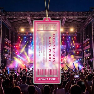 Op de afbeelding: Een rechthoekig roze acryl concertticket ornament met de tekst FOREVER MINE KATY PERRY, 11/22/2025, 15:00 PM - 22:00 PM, 777 PACIFIC BLVD, VANCOUVER, BC V6B 4Y8, SEC 144, ROW D, SEAT 02 en ADMIT ONE met een streepjescode.