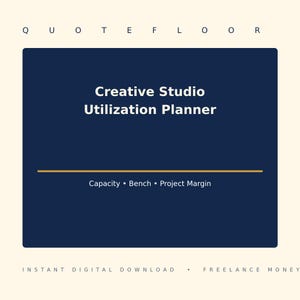 Può includere: Un planner digitale intitolato Creative Studio Utilization Planner con uno sfondo rettangolare blu scuro. Il testo include QUOTE FLOOR, Capacity, Bench, Project Margin, INSTANT DIGITAL DOWNLOAD e FREELANCE MONEY in caratteri bianchi e dorati.