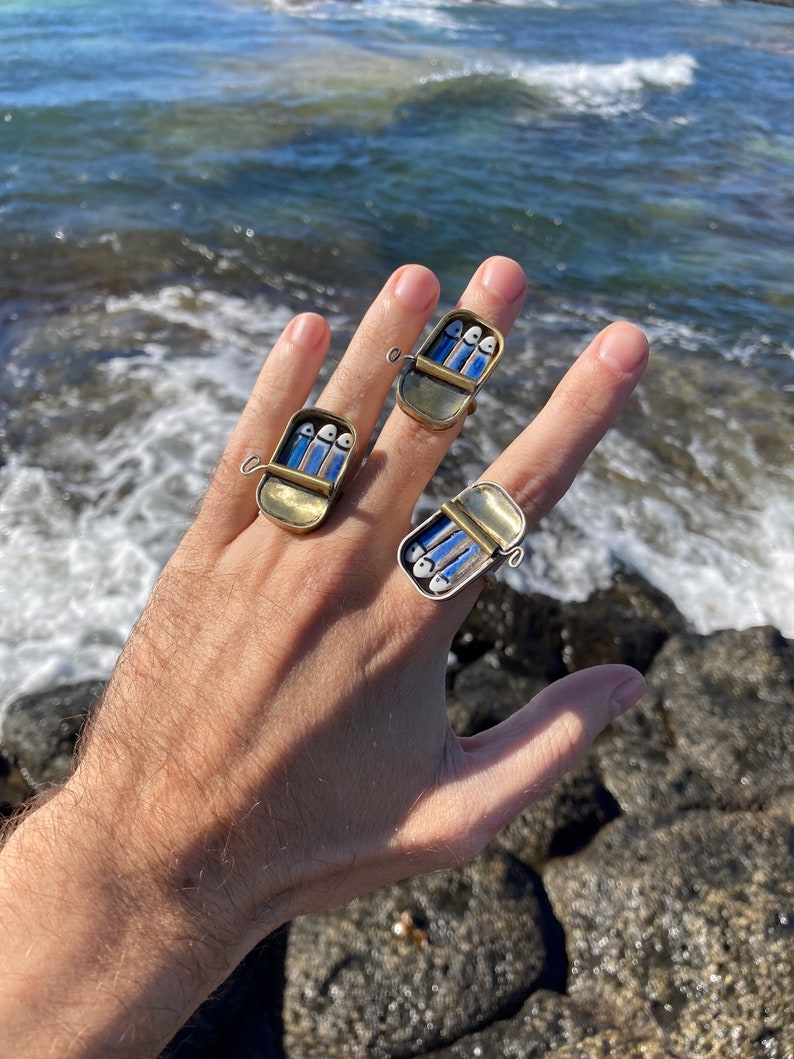flashy rings.
Porcelain jewelry inspired by the sea