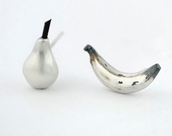 Pendientes de plata diferentes. Pendientes fruta, pera y plátano. Pendientes pequeños, aretes de plata para mujer, plata mate