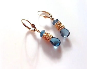 Pendientes de topacio azul Londres y piedras preciosas doradas