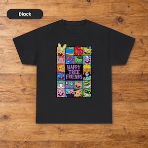Puede incluir: Una camiseta negra de manga corta con un estampado gráfico central que muestra una cuadrícula con varios personajes animales de dibujos animados de Happy Tree Friends, con el texto Happy Tree Friends impreso en morado en el centro.