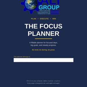 Puede incluir: Una portada de planificador digital azul oscuro titulada THE FOCUS PLANNER con el logotipo de ALI GROUP que muestra un globo terr&aacute;queo y un engranaje. El texto incluye PLAN, EXECUTE, WIN y A fillable planner for focused days, big goals, and steady progress.