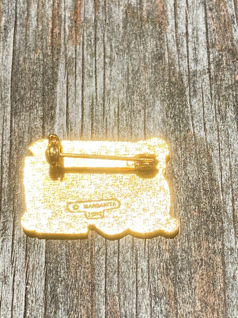 Hug Me Bear Pin Brooch Vintage Margarita 1980 Bar Pin Enamel