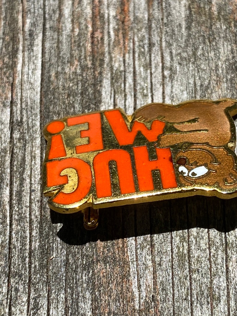 Hug Me Bear Pin Brooch Vintage Margarita 1980 Bar Pin Enamel