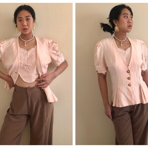 Vintage 80s pink 2 piece shirt sleeve blazer with lace appliqué romantic feminine french Parisian