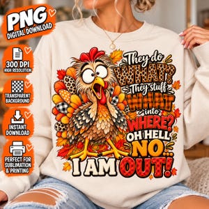 Könnte beinhalten: Ein beigefarbenes Sweatshirt mit Rundhalsausschnitt und einem Cartoon-Truthahn mit weit aufgerissenen Augen und offenem Schnabel, umgeben von Herbstblättern. Der Text lautet: They do WHAT? They stuff WHAT into WHERE? OH HELL NO... I AM OUT!
