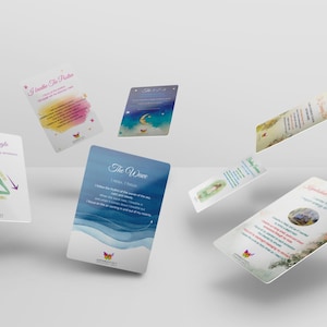 Könnte beinhalten: Eine Sammlung rechteckiger Karten, die in der Luft schweben, jede mit einzigartigen farbenfrohen Illustrationen, Titeln wie The Triangle, The Wave und The Little Tree, gedrucktem Text und einem kleinen Schmetterlingslogo am unteren Rand.