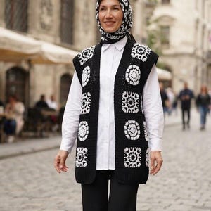 Handgemaakt gehaakt vest in oma-stijl, kleurrijk boho gebreid jasje, patchwork bovenkleding