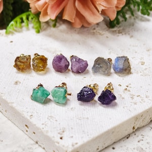 Simple Raw Natural Stone Stud Earrings, 18k Gold Amethyst Earring for Women, Emerald Earrings, Ruby Stud, Labradorite Earrings, Gift for Her