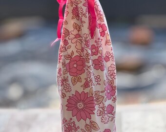 Retro/Vintage Fabric Bottle Bag with Ribbon Tie