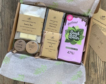 Pamper Gift Set - Vegan Friendly - Bath Salts / Bath Melts / Face Scrub / Lip Balm / Clay Mask / Chocolate