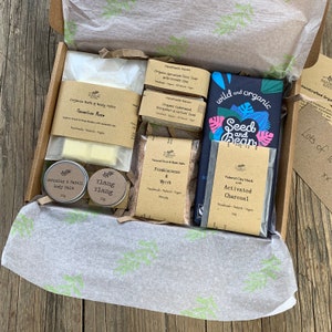 Pamper Gift Set - Vegan Friendly - Bath Melts / Bath Salts / Organic Soap / Face Scrub / Lip Balm / Clay Mask / Chocolate