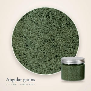 Close-up of Forest Moss craft sand showing angular green grains 0 to 1 mm, with a small closed jar in the corner