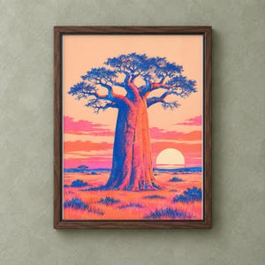 Peut inclure: Une impression d'art encadrée représentant un grand baobab centré dans un paysage au coucher du soleil. La scène utilise une palette de couleurs vives orange, rose et bleue, avec un soleil circulaire bien visible à l'horizon et une végétation clairsemée.